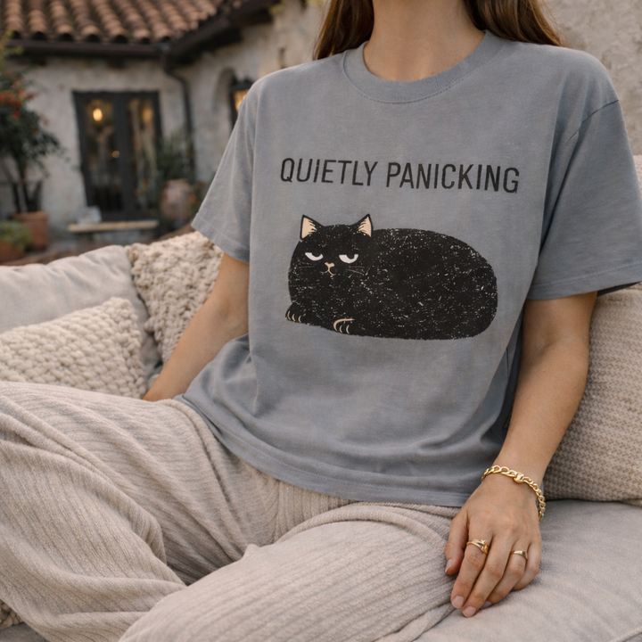 Camiseta de gato en pánico silencioso - Camiseta gráfica divertida de gato gruñón